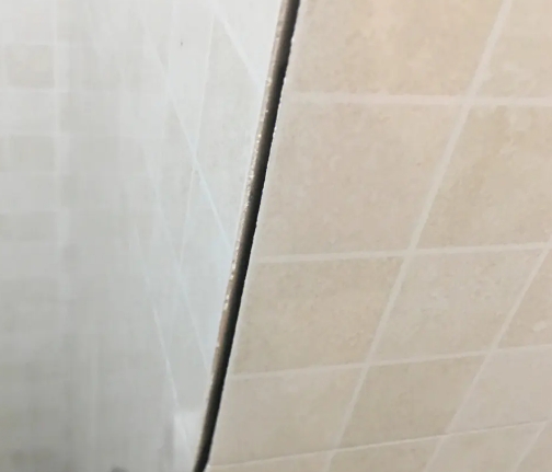 沛县瓷砖空鼓维修公司分享阳台瓷砖脱落的修复过程可以分为以下几个步骤