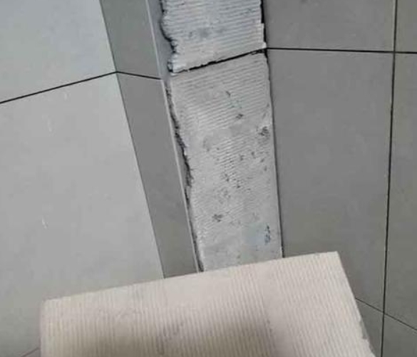 沛县瓷砖空鼓维修公司分享下厨房瓷砖脱落的补救措施。